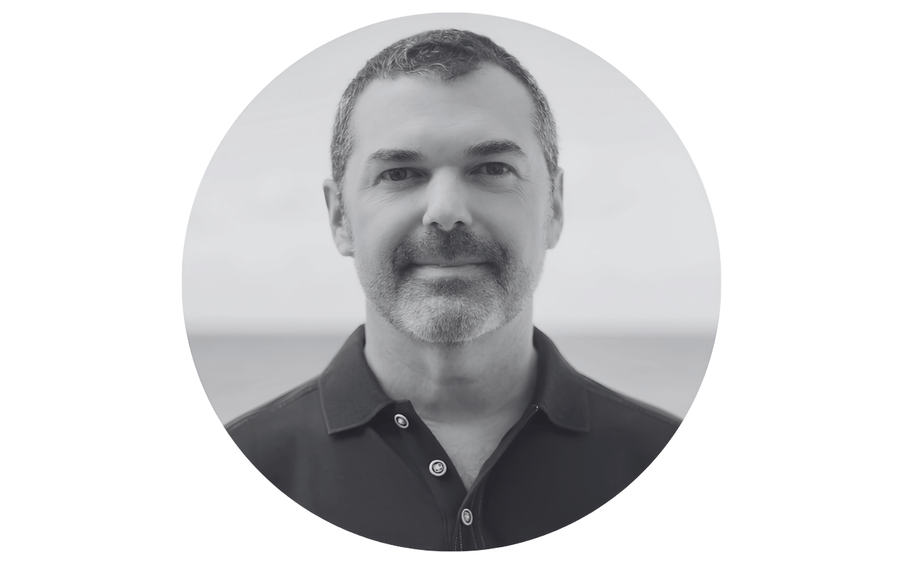 Josh Hecht New Website Headshot-1